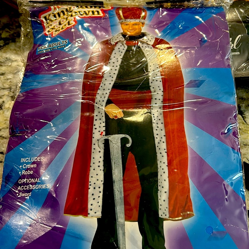 NWT king rob and Crown set